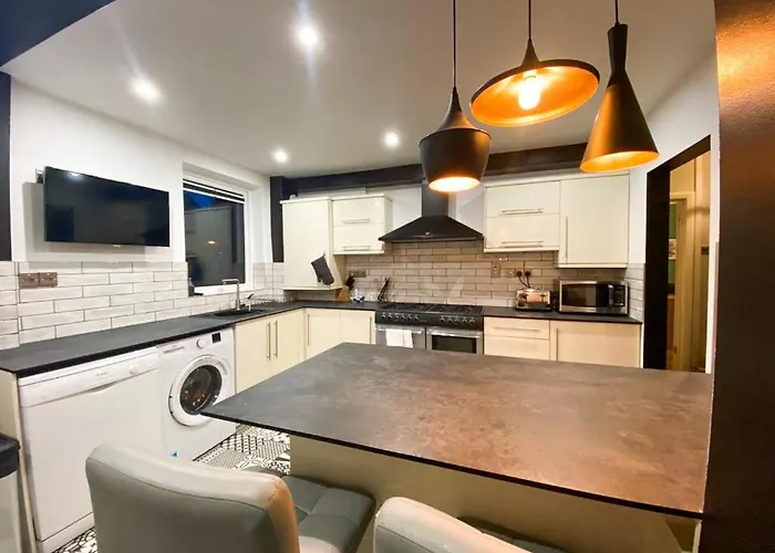 Shrivenham - Spacious Home, High Speed Wi-Fi, Free Parking, Garden