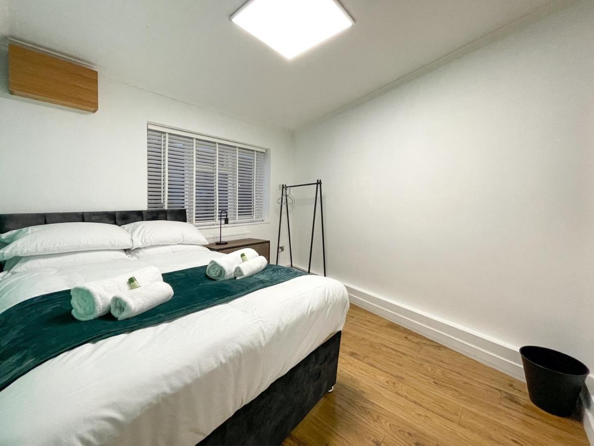 Shrivenham - Spacious Home, High Speed Wi-fi, Free Parking, Garden Apartment