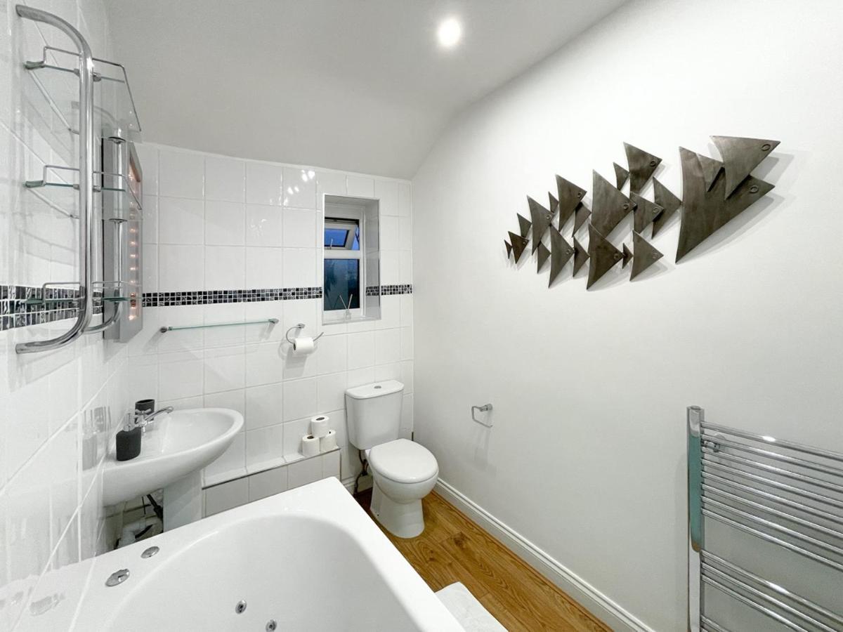 Shrivenham - Spacious Home, High Speed Wi-fi, Free Parking, Garden *