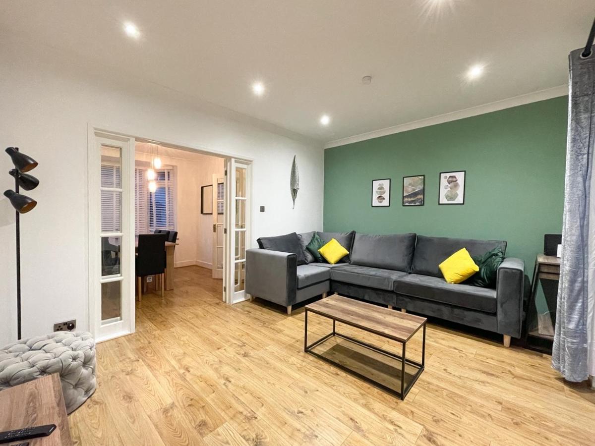 Apartment Shrivenham - Spacious Home, High Speed Wi-fi, Free Parking, Garden Swindon