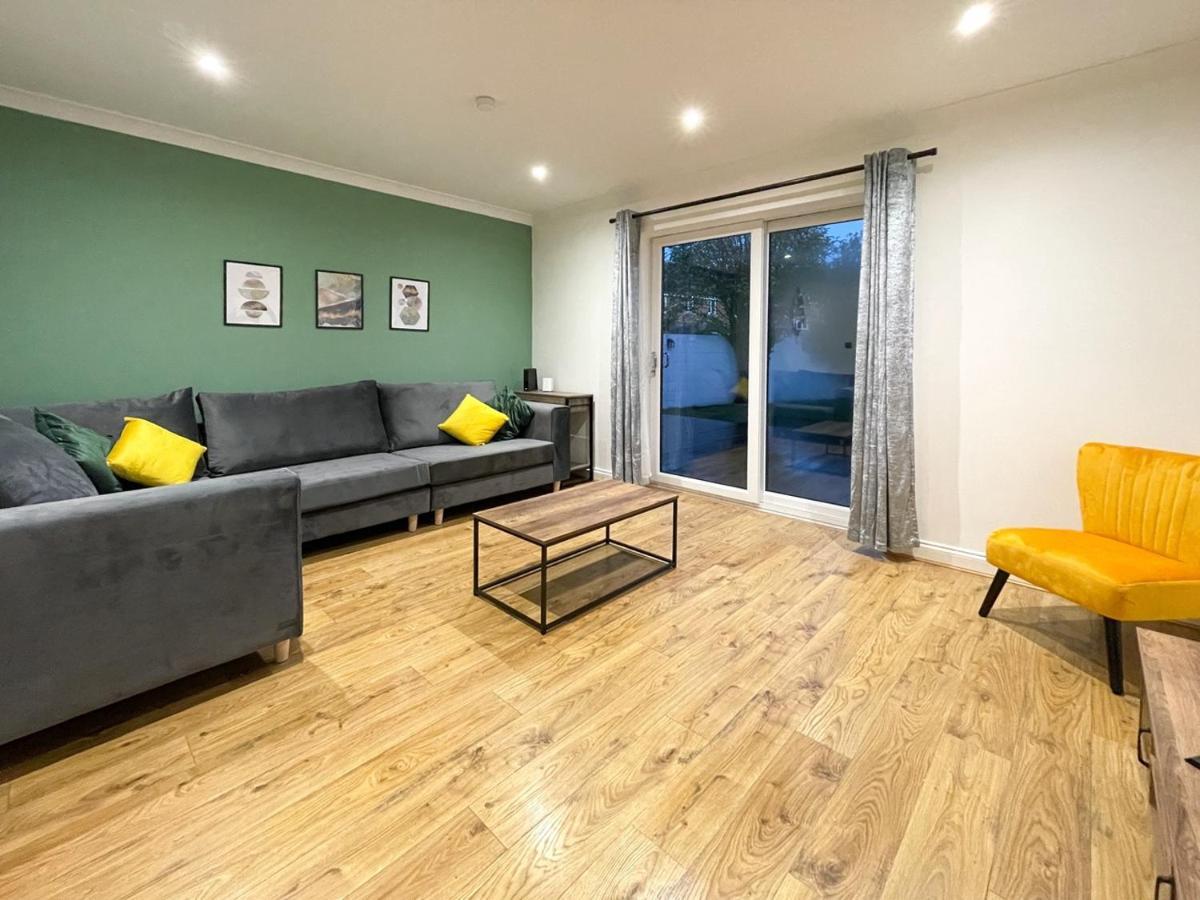Shrivenham - Spacious Home, High Speed Wi-fi, Free Parking, Garden