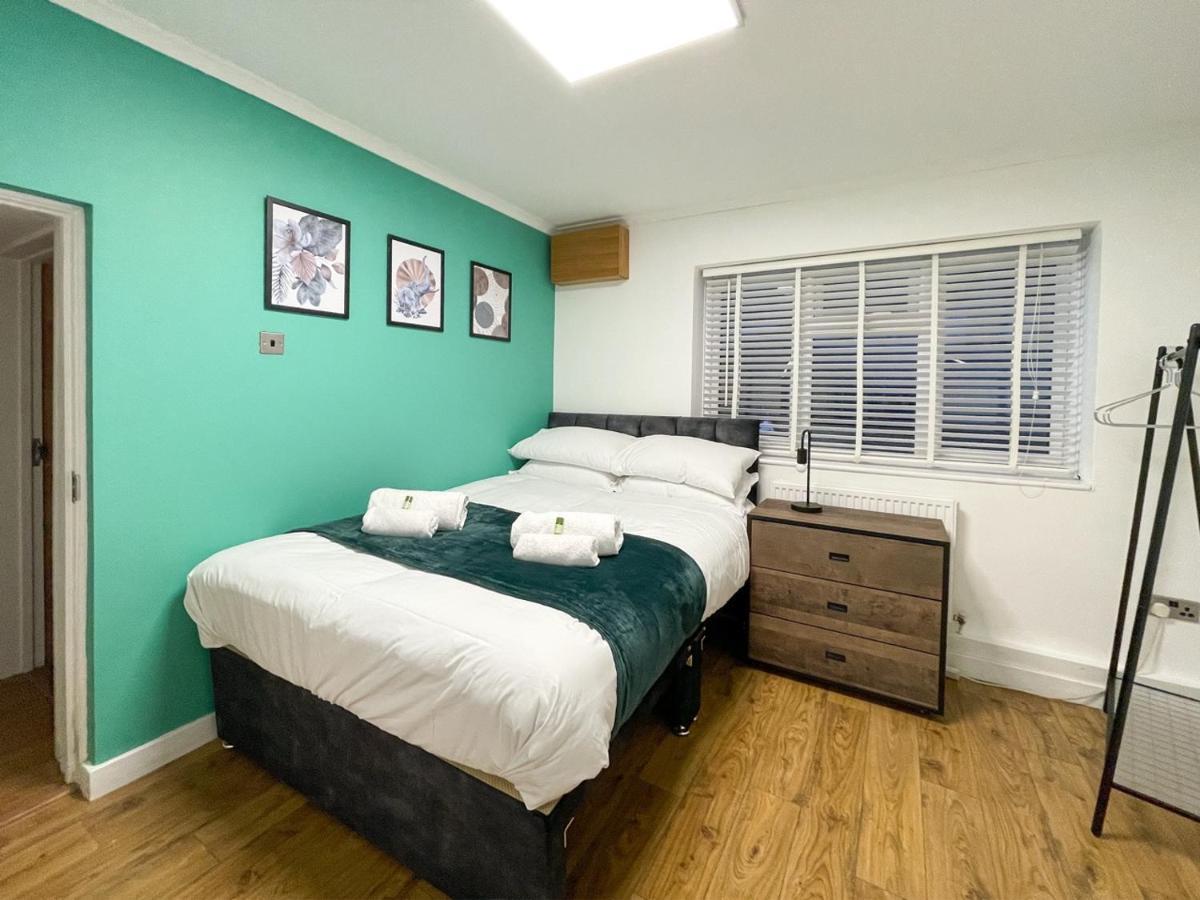 Shrivenham - Spacious Home, High Speed Wi-fi, Free Parking, Garden Apartment