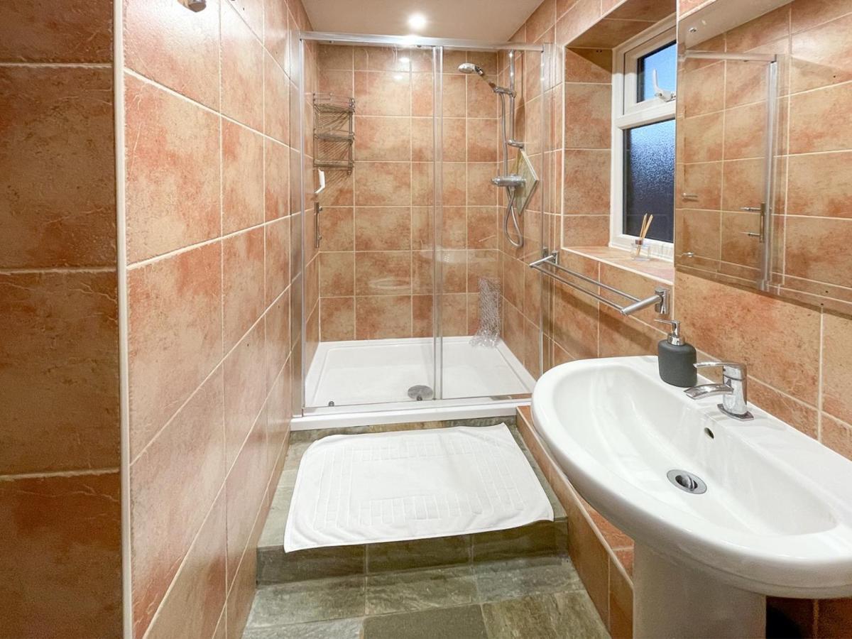 Shrivenham - Spacious Home, High Speed Wi-fi, Free Parking, Garden *