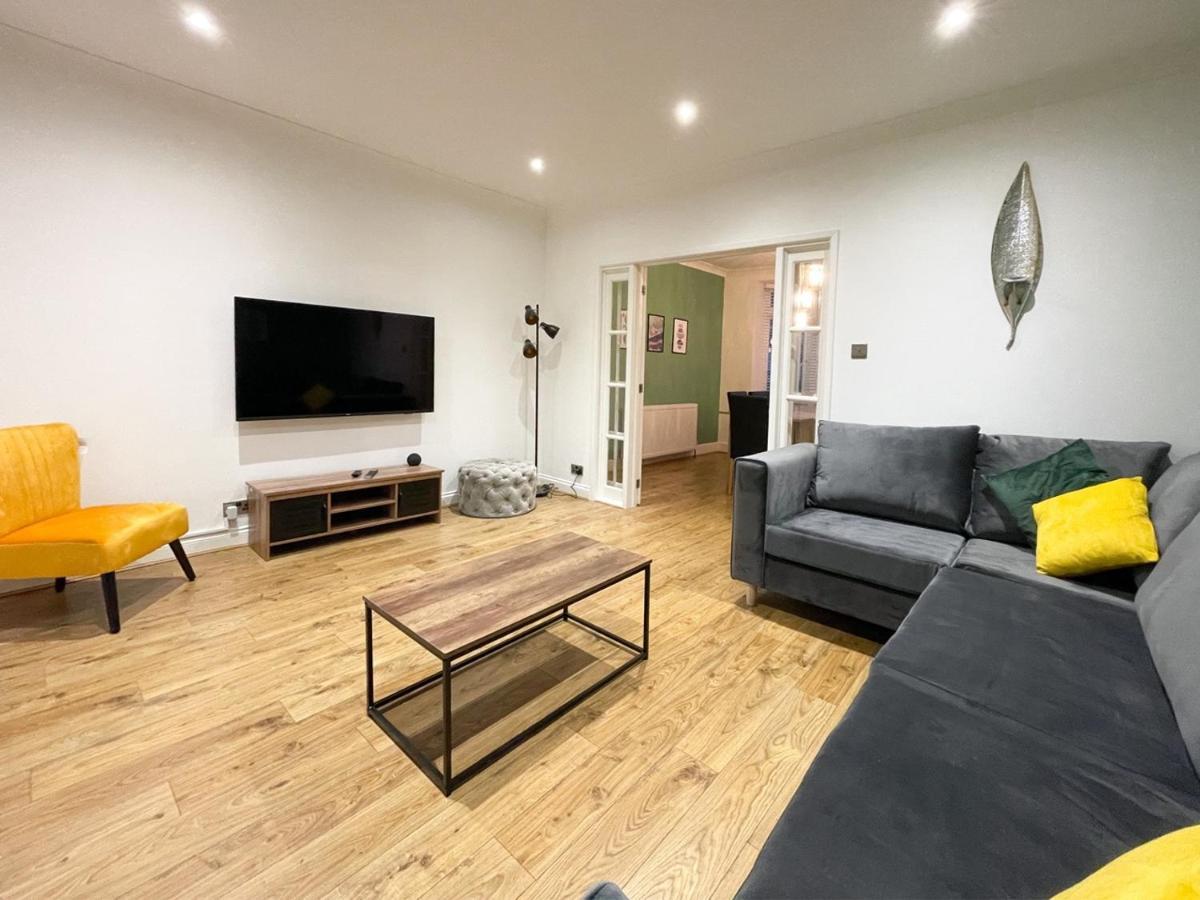 Shrivenham - Spacious Home, High Speed Wi-fi, Free Parking, Garden Swindon